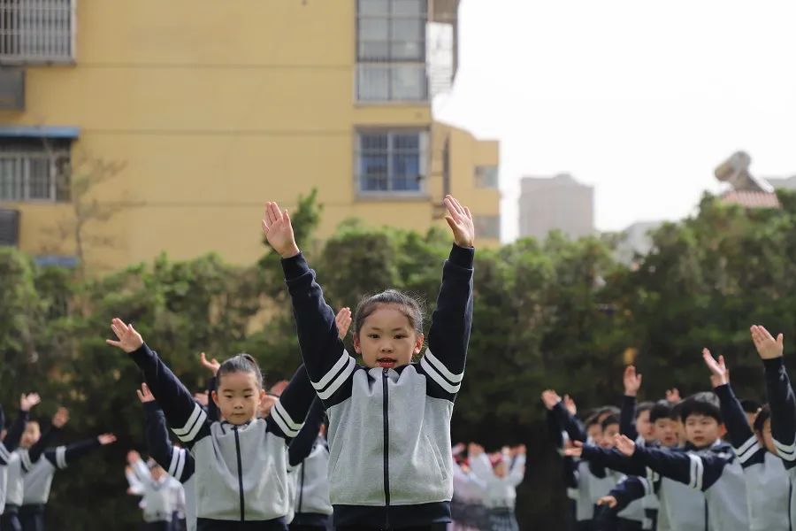 阳光体育 健康快乐 ——师专一附小举行广播操比赛(图4)